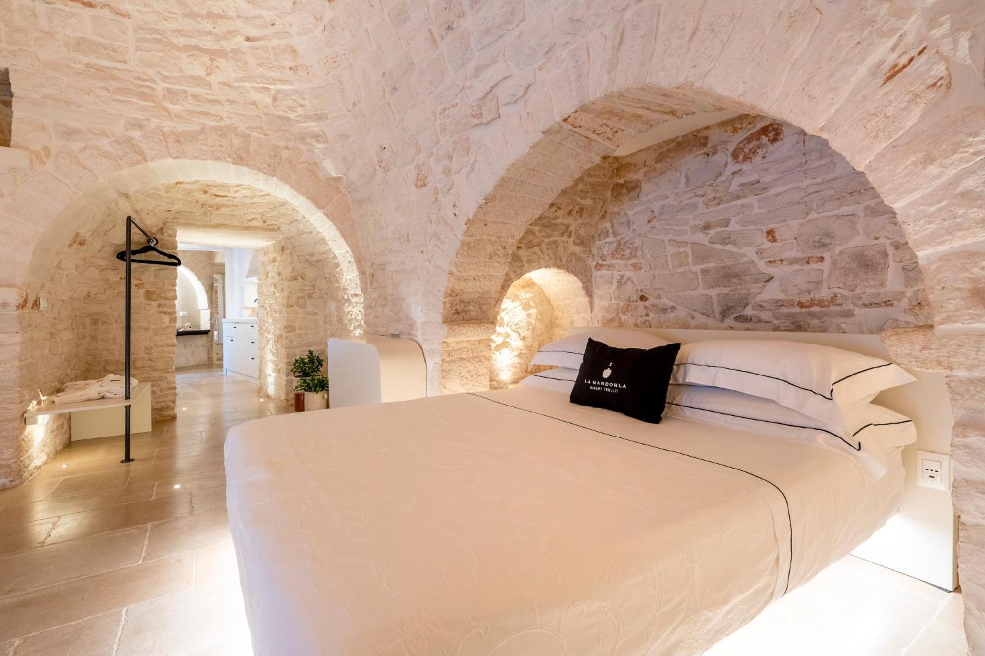 La Mandorla Luxury Trullo Bed & Breakfast Alberobello Eksteriør bilde