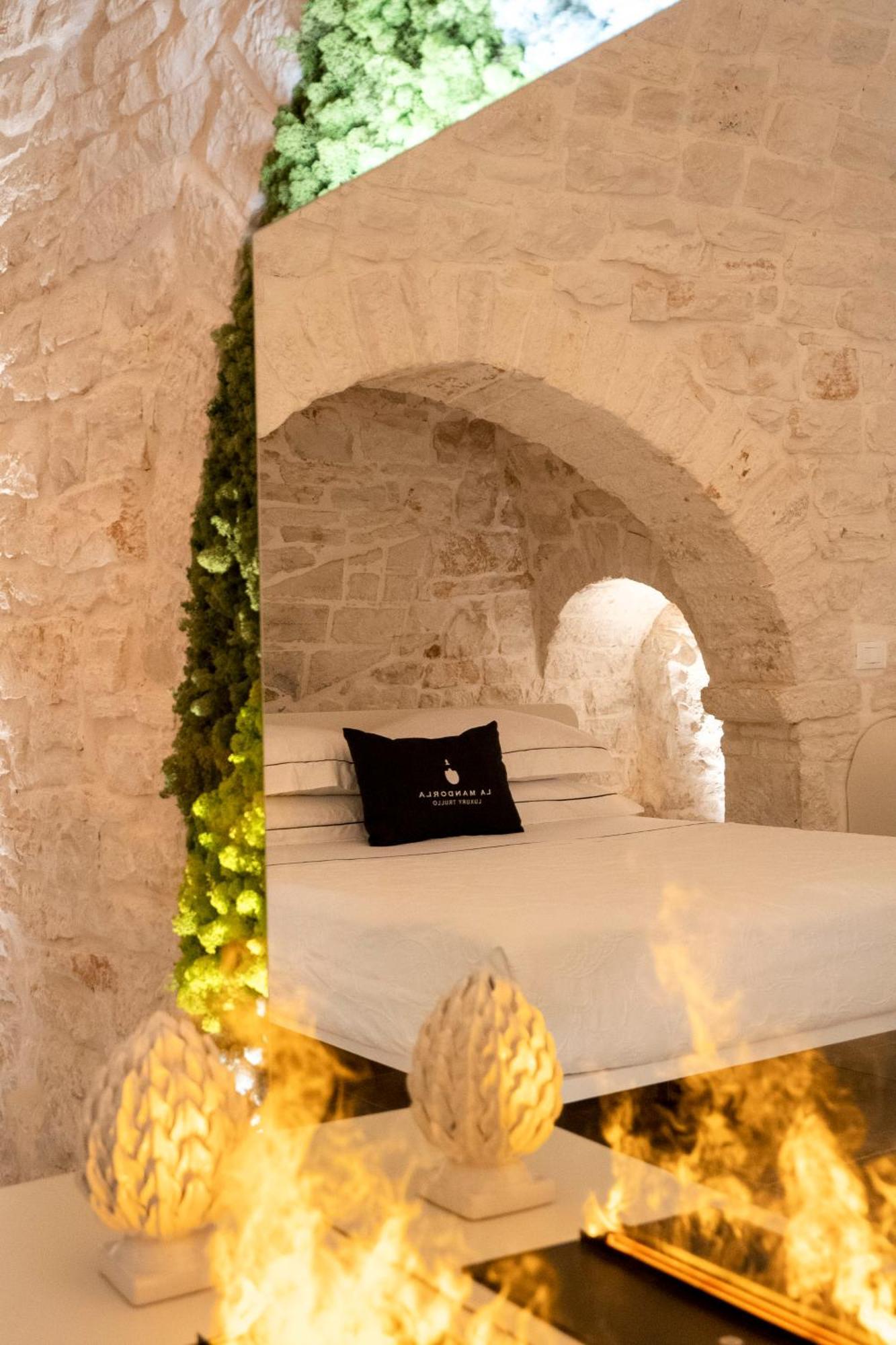 La Mandorla Luxury Trullo Bed & Breakfast Alberobello Eksteriør bilde